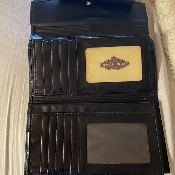 Royal crest Genuine leather wallet - Picture 2 of 5